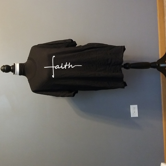 T-Shirt - Picture 2 of 4